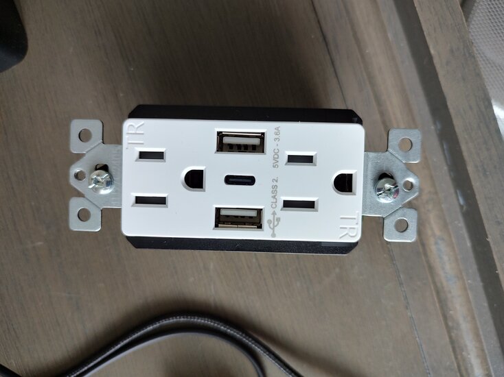 [ElectriciansForums.net] wall outlet with USB charge