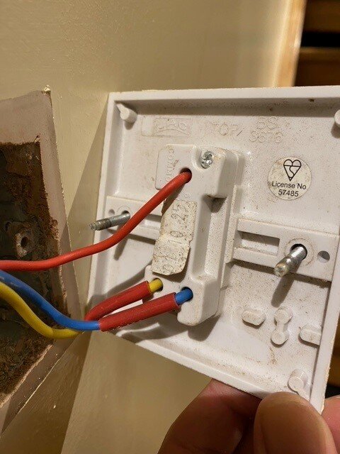 [ElectriciansForums.net] Swapping 2x 1 gang 2 way for smart switches