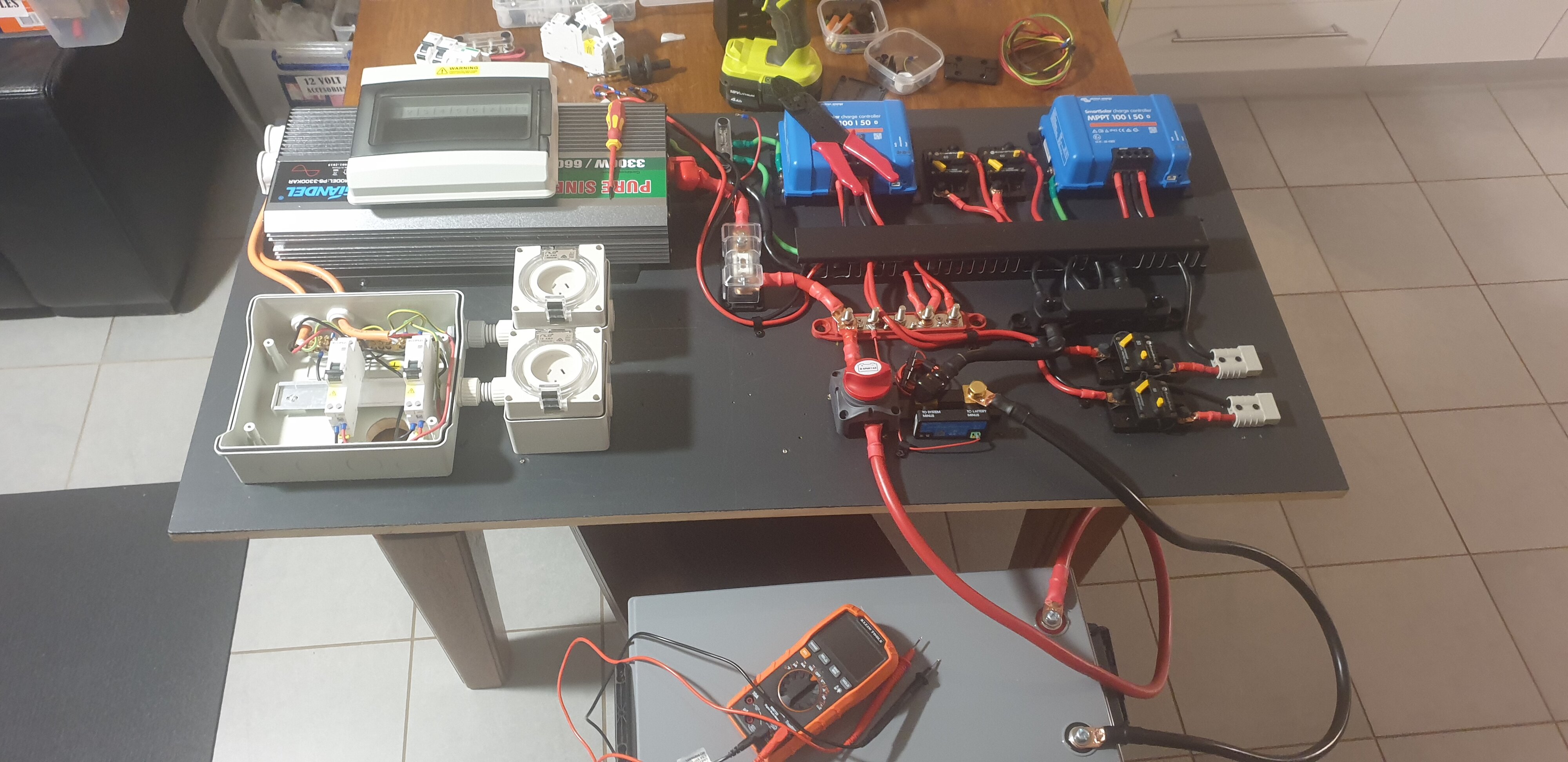 [ElectriciansForums.net] Off-grid Giandel inverter with 2 AC outputs wired into 2 separate RCBOs - weird or normal RCD behaviour?