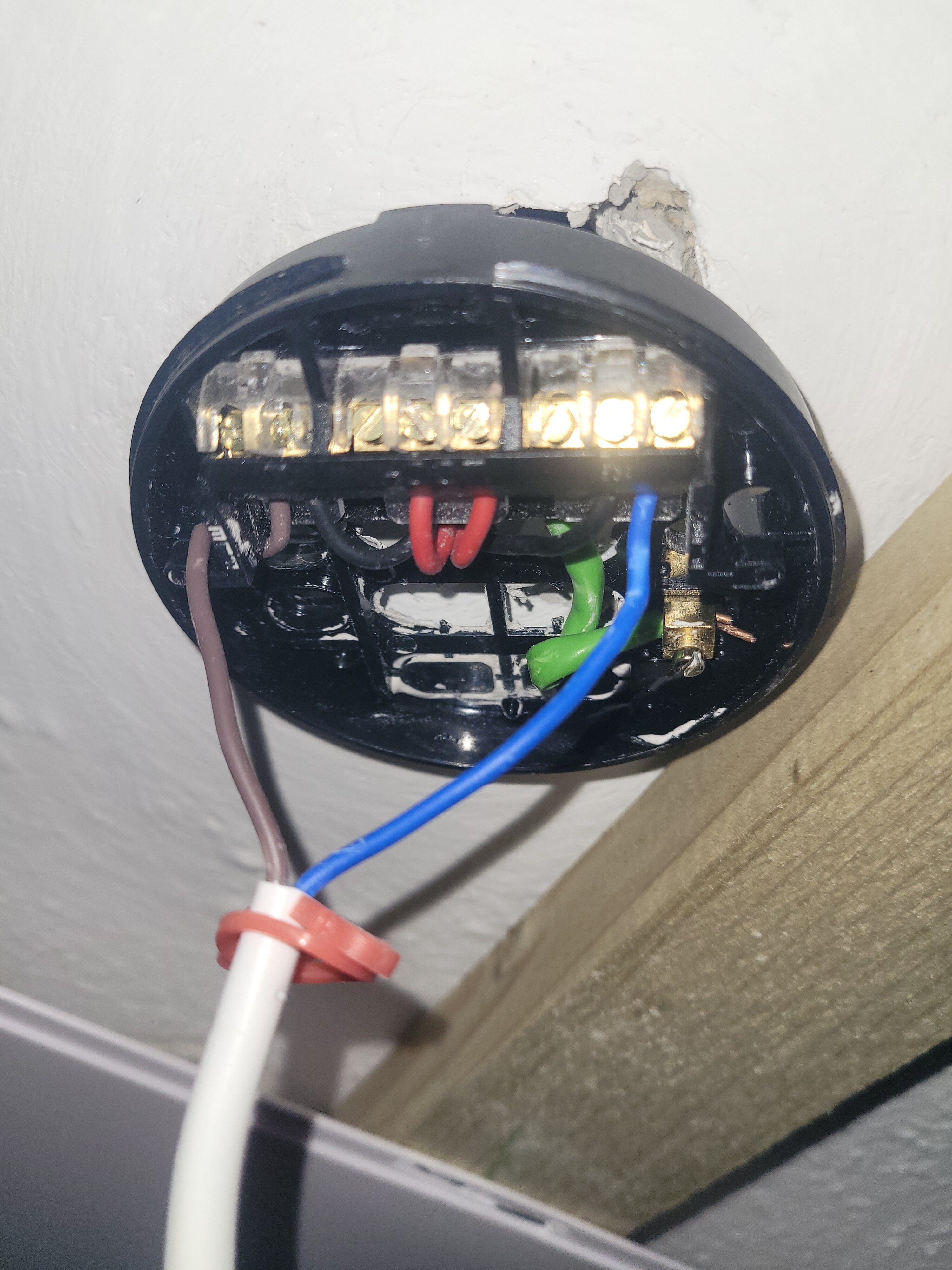 [ElectriciansForums.net] Ceiling rose removal