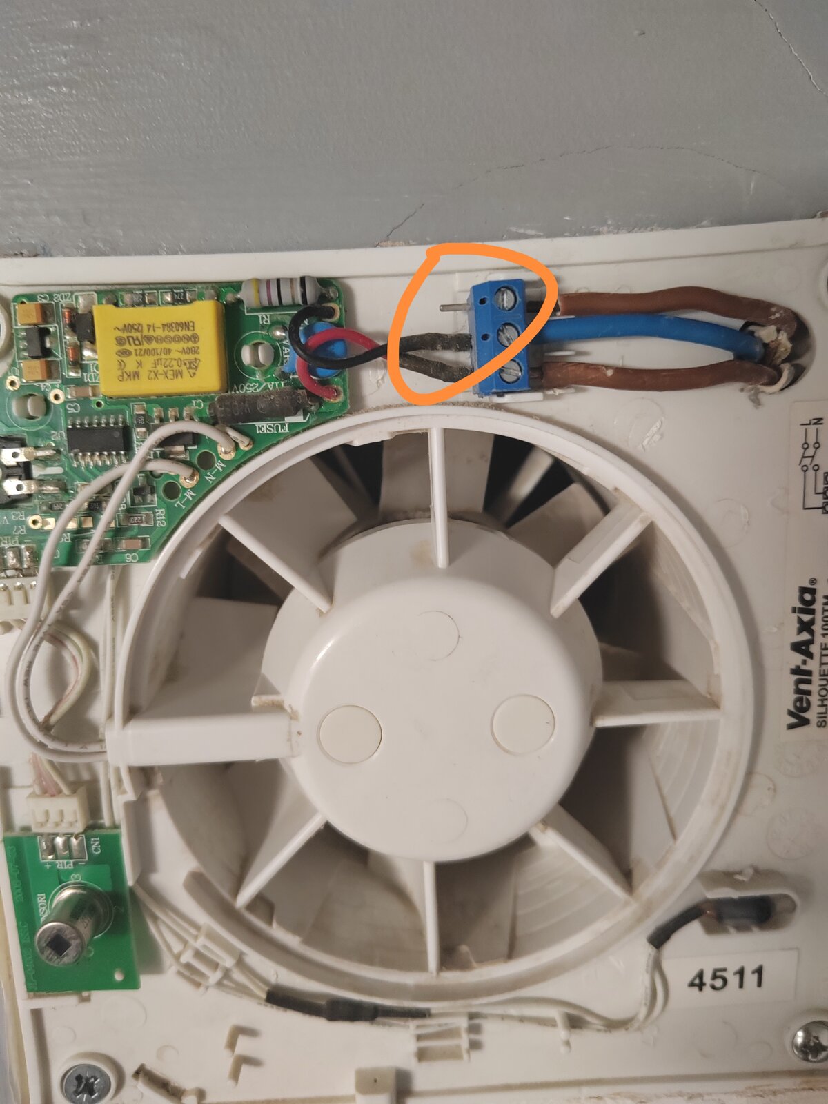 [ElectriciansForums.net] Extractor fan connection