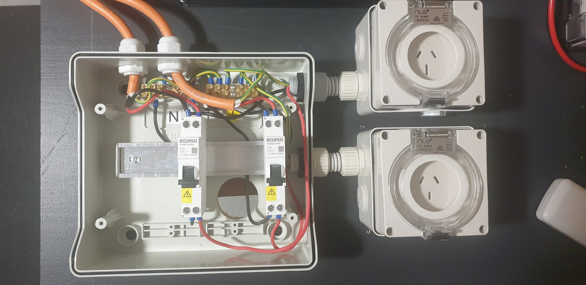 [ElectriciansForums.net] Off-grid Giandel inverter with 2 AC outputs wired into 2 separate RCBOs - weird or normal RCD behaviour?